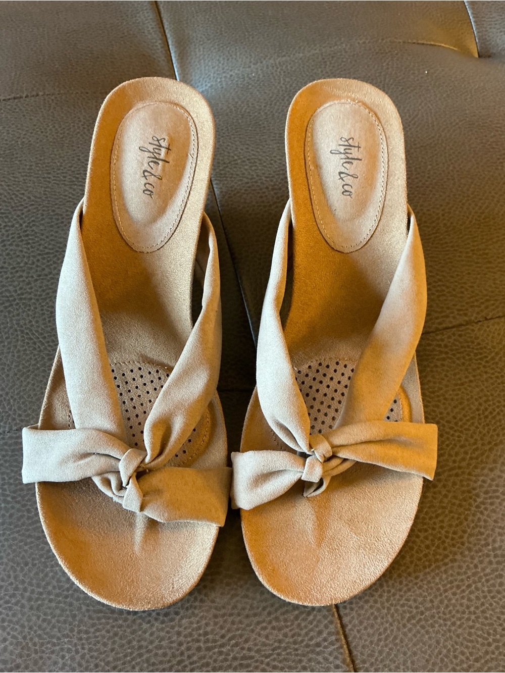 🤎 NEW Style & Co Taupe Bow Wedge Sandals Cushioned Footbed Unworn